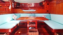 Yacht TANGAROA -  Dining Table